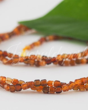 Garnet 2x2x2mm, cod P18 (0.5sir)