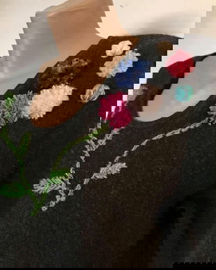 Puover cu broderii cusute ,3D