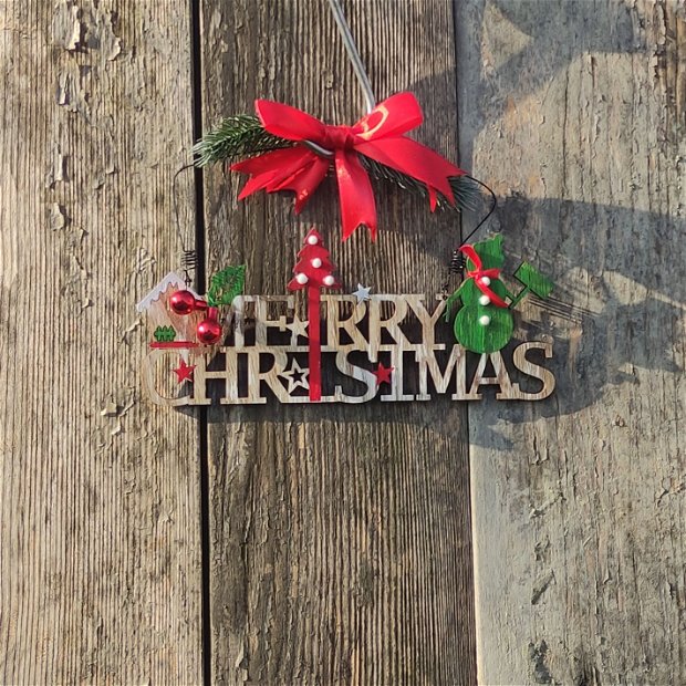 Decoratiune pentru Craciun din lemn si sarma, cu inscriptia Merry Christmas, om de zapada brad si casuta, rosu verde, 16 x 25 cm (3097)