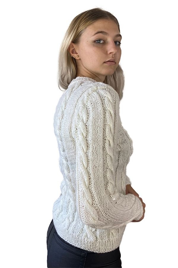 Pulover tricotat manual cu torsade