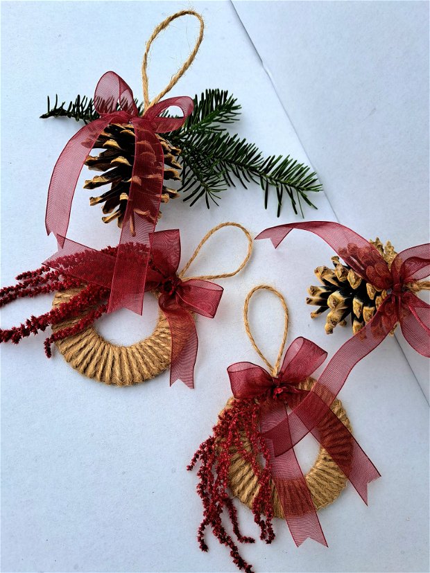 Set 4 ornamente brad , conuri pin /flori naturale uscate/iută ,Grena