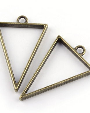 Pandantiv triunghi, 39x25x3.5mm