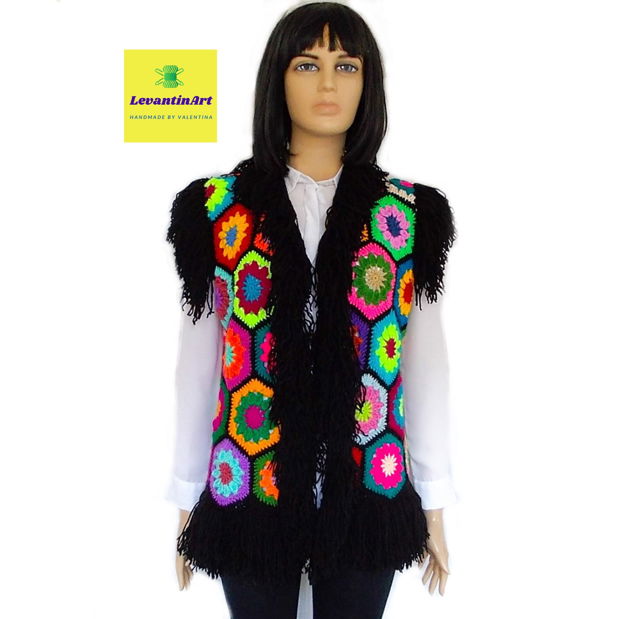 Vesta/Bundita dama, neagra cu flori multicolore si franjuri. Vesta Boho pentru femei. Cojocel handmade marime universala. LA COMANDA