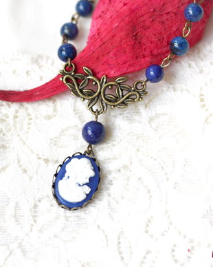 Colier cu camee si lapis lazuli