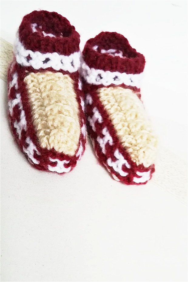 botosei tricotati pentru copii mici
