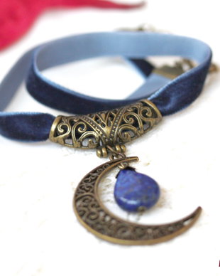 Choker cu lapis lazuli si catifea bleumarin