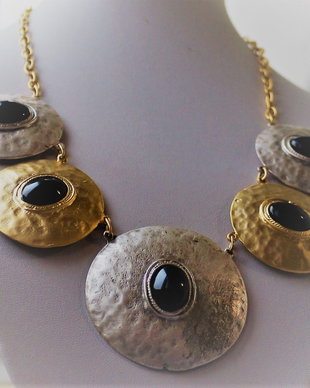Colier din zamac cu cabochoane din onix