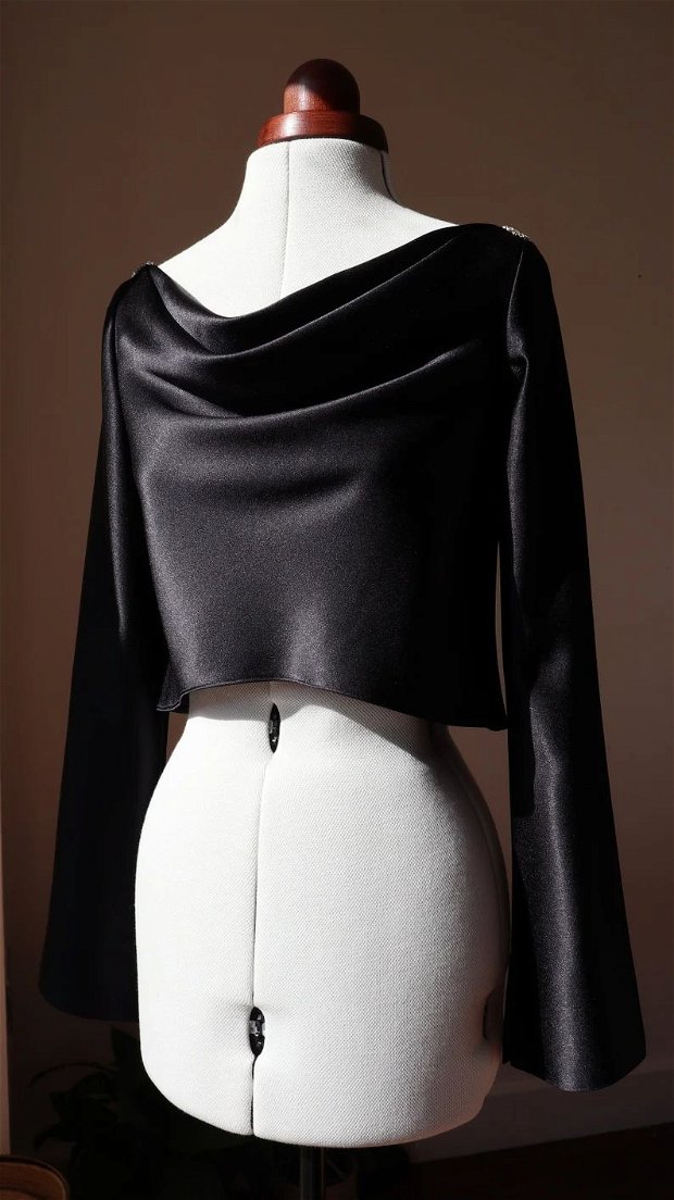Bluza elegantă neagră din combinație de mătase de înaltă calitate mărimea XS