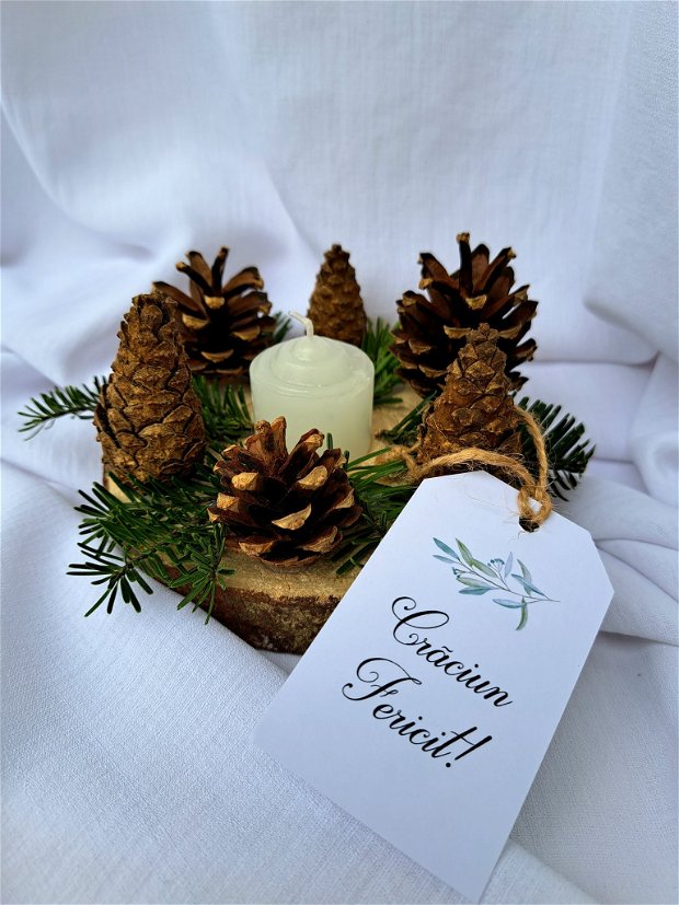 Aranjament Crăciun pentru masă, cu brad natural, conuri și lumânare ,Alb Verde / Cadouri Crăciun