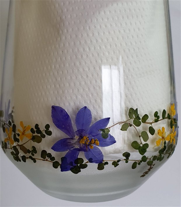 Set cana de apa cu  doua pahare, decorate cu flori naturale presate