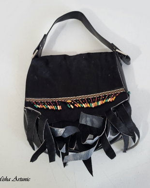 Geanta/Poseta accesorizata cu piele naturala si margele lemn
