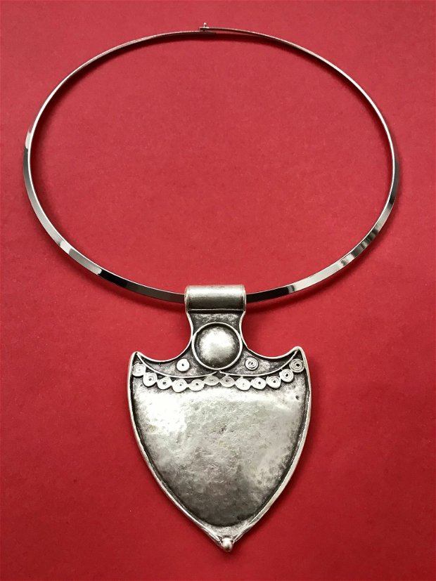 Colier pandantiv medieval Zamac argintat