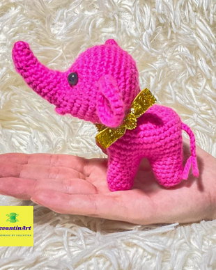 Elefantica Rozica - jucarie handmade. Figurina crosetata. LA COMANDA
