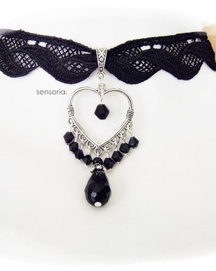 chocker black heart