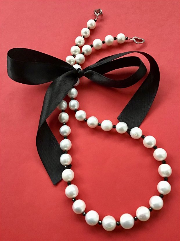 Colier perle albe de cultura calitate A+ & turmalina neagra