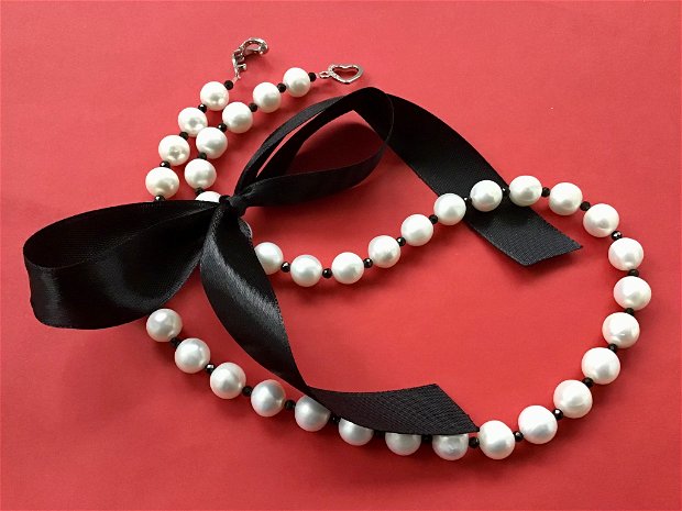 Colier perle albe de cultura calitate A+ & turmalina neagra