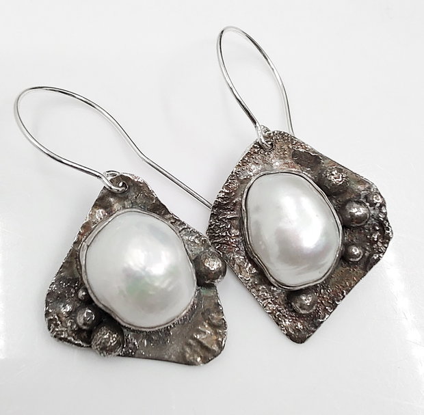 Cercei asimetrici din argint si perle, cercei argint, cercei statement, cercei handmade