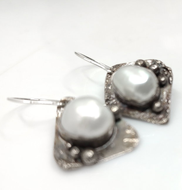 Cercei asimetrici din argint si perle, cercei argint, cercei statement, cercei handmade