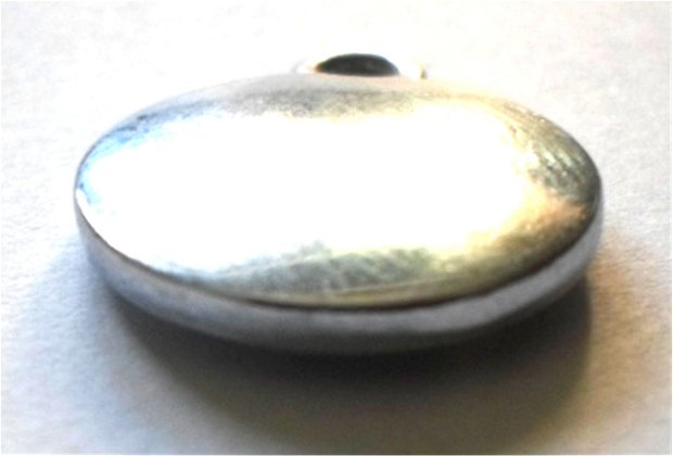 Pandantiv metalic banut gong argintiu