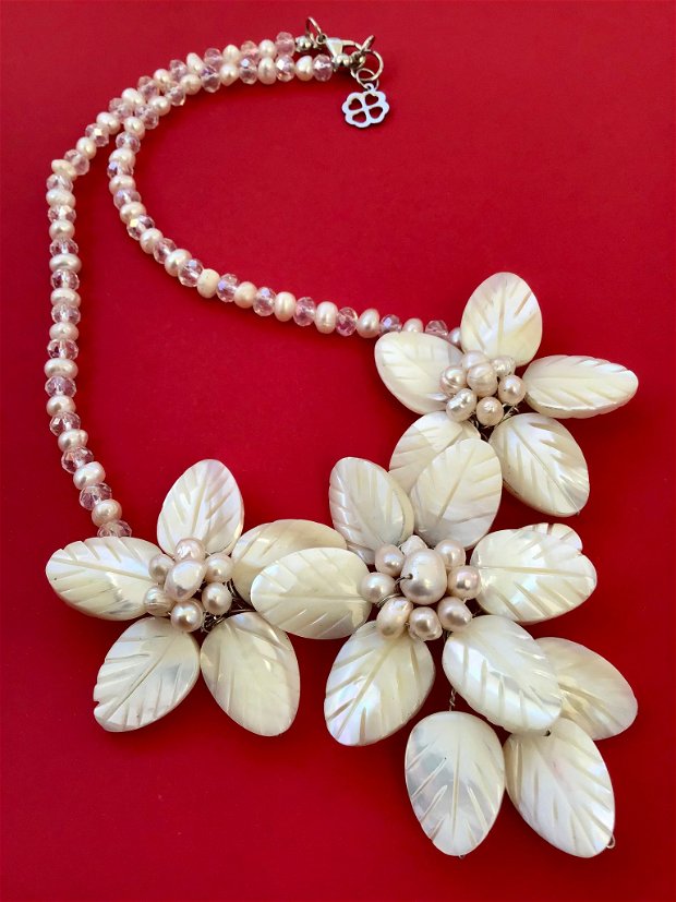 Colier perle de cultura albe & flori sidef natural