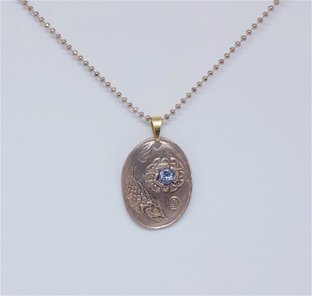 Pandativ unicat, oval, din bronz, cu motiv celtic si cristal lila