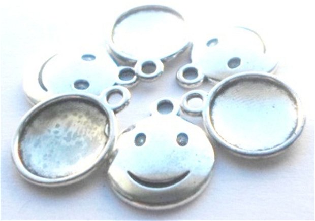 Pandantiv metalic banut SMILEY FACE argintiu