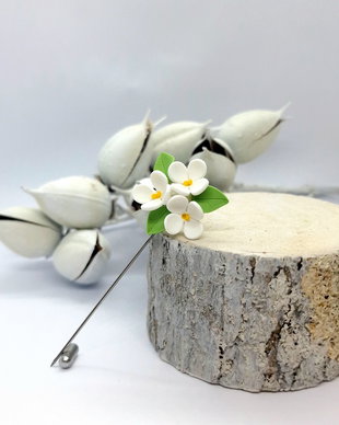 Mărțișor pin liliac