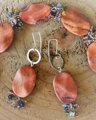 Set bijuterii handmade bratara si cercei din pietre de jad si cristale tip swarovski
