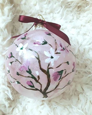 Glob mare din sticla pictat manual cu magnolie inflorita