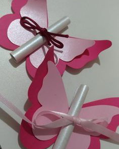 Invitatie papirus cu  fluture embosat