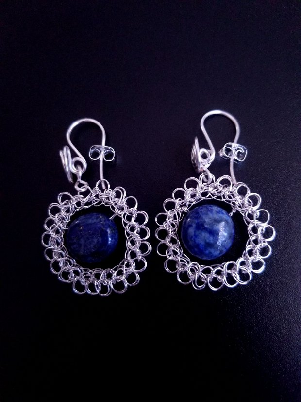 Cercei argintati cu margele de lapis lazuli