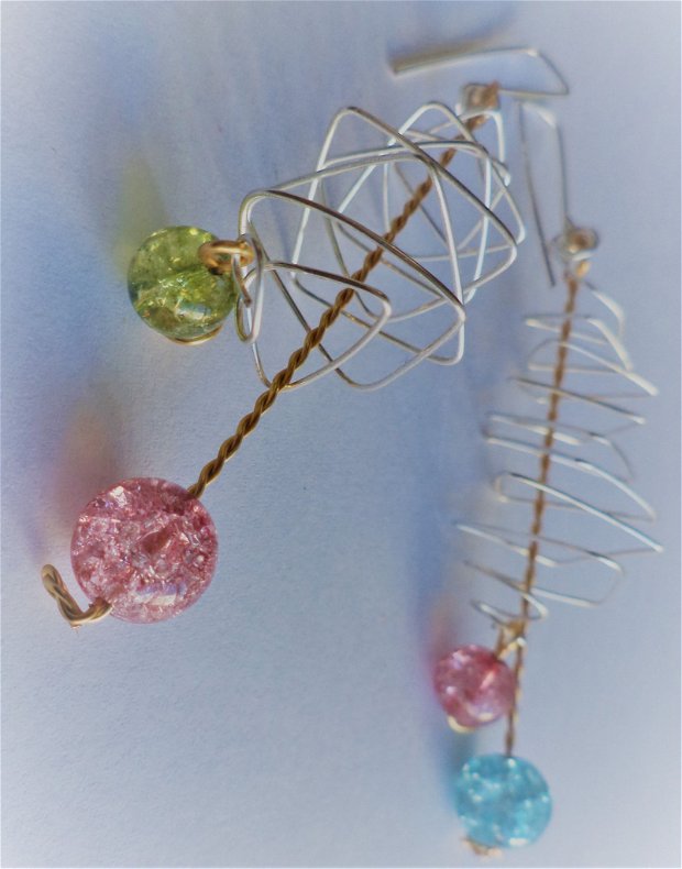 Cercei handmade din sarma cu cristale de gheata colorate - geometry
