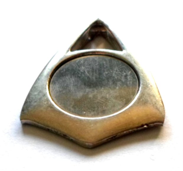 Baza metalica breloc triunghi cu baza ondulata argintiu