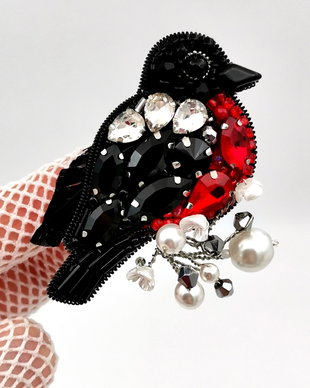 Rezervat Broșă - Red & Black Bird