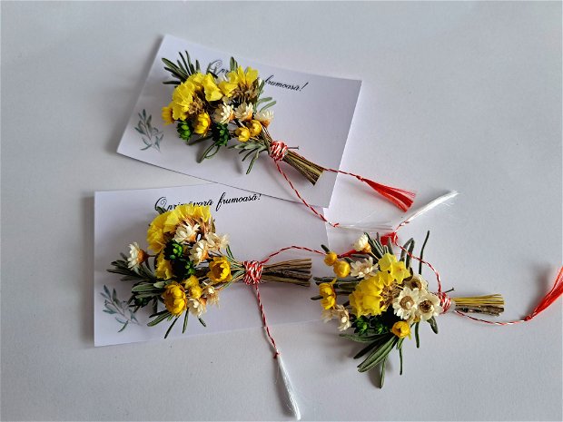 Mărțișoare - mini buchete parfumate cu flori naturale uscate, tip Broșă