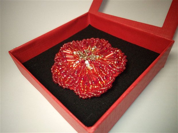 Broșă floare  roșie brodată cu mărgele - NeliSGrimm -Hibiscus