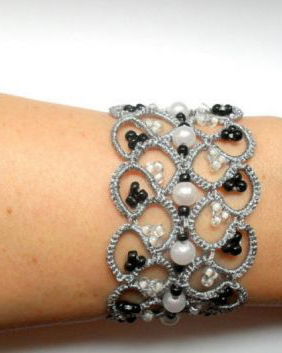 Bratara gri din dantela frivolite, bratara dantela tatting, bijuterii dantela suveicuta