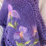 Poncho tricotat manual cu irisi impasliti