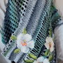 Poncho cu margarete impaslite