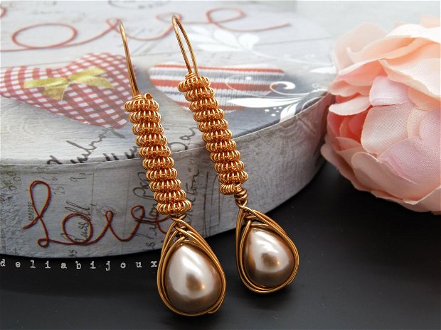 Cercei handmade unicat - perle de Mallorca si cupru (cod741)