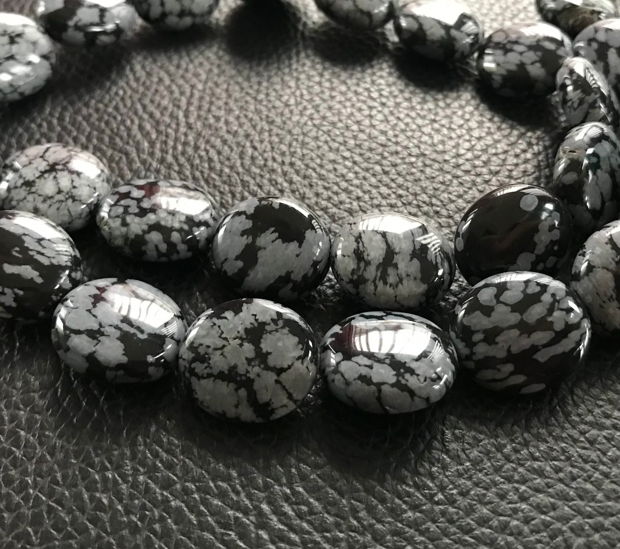Margele obsidian, fulg de nea, oval, 16x14x7mm - 1 bucata