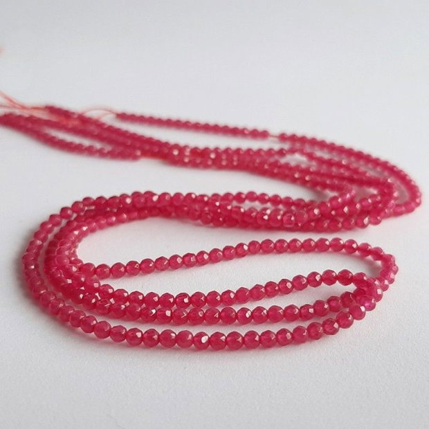 Corundum rubin , fatetat 2mm (sirag 19cm) Cod Produs : MG.0010
