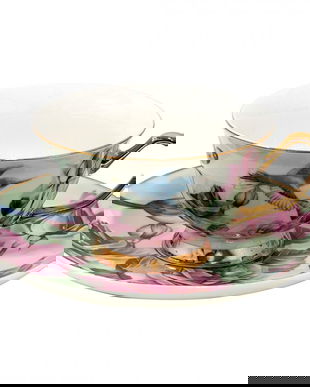 Set doua cesti din portelan  roz cu farfurioara cu motive cu pasarele