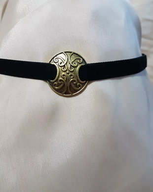 Choker catifea neagra cu accesoriu auriu antichizat