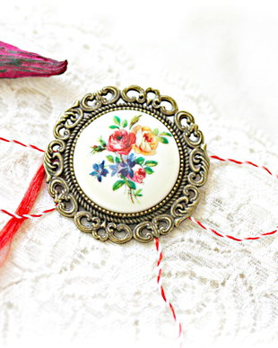 Brosa vintage cu flori colorate