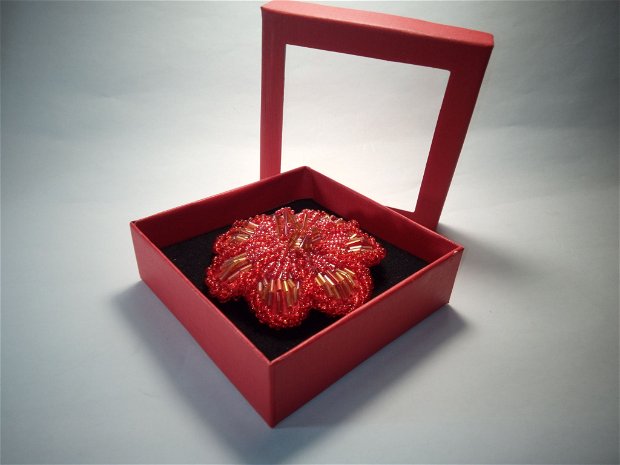 Broșă floare  roșie brodată cu mărgele - NeliSGrimm -Hibiscus 7