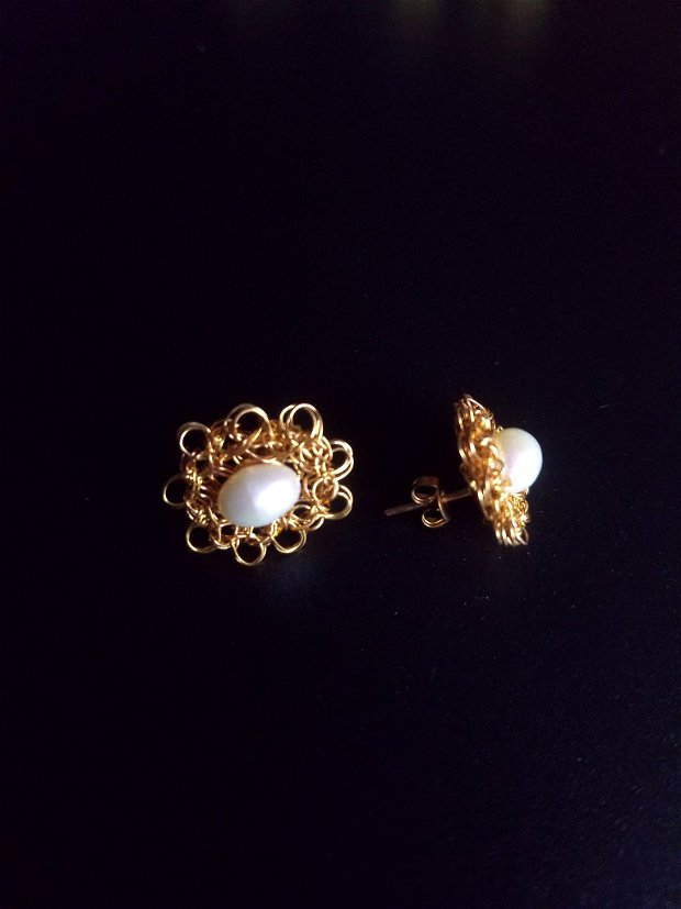 Cercei mici auriti cu perle de cultura