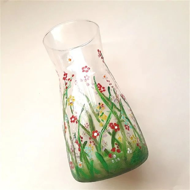 Vaza din sticla pictata cu peisaj de primavara
