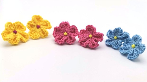 Cercei croșetați - flori colorate croșetate manual - colecție accesorii flori