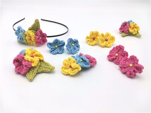 Broșă croșetată - flori colorate croșetate manual - colecție accesorii flori